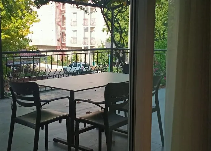 Ebru Evleri Icmeler Merkeze Ve Plaja Yakin