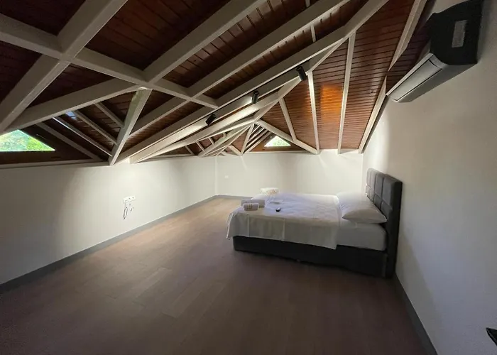 Ebru Evleri Icmeler Merkeze Ve Plaja Yakin Apartament *