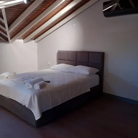 Ebru Evleri Icmeler Merkeze Ve Plaja Yakin