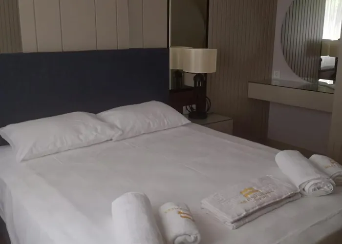 Ebru Evleri Icmeler Merkeze Ve Plaja Yakin Apartment *