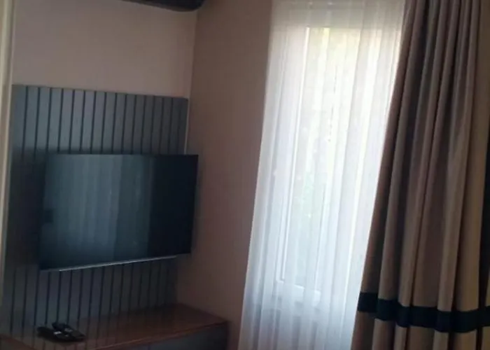 Ebru Evleri Icmeler Merkeze Ve Plaja Yakin