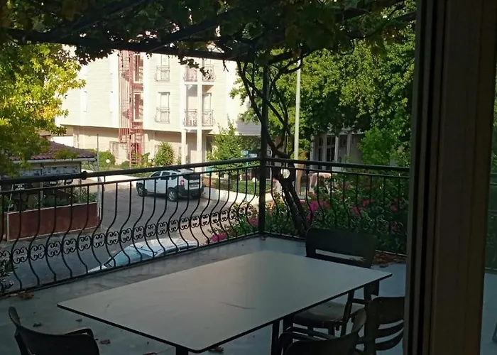 Ebru Evleri Icmeler Merkeze Ve Plaja Yakin Мармарис