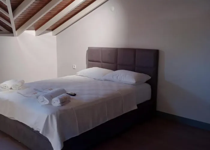 Ebru Evleri Icmeler Merkeze Ve Plaja Yakin