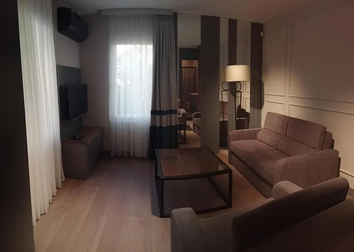 Ebru Evleri Icmeler Merkeze Ve Plaja Yakin Апартаменты