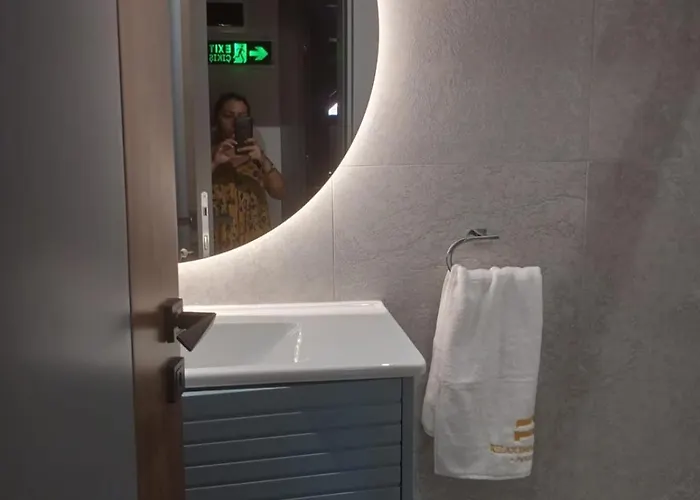 Ebru Evleri Icmeler Merkeze Ve Plaja Yakin Lägenhet *